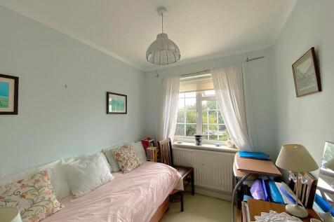 60 Links Drive - Bed5.jpg