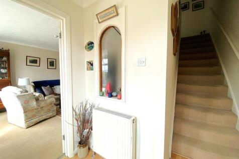 60 Links Drive - Hall1.jpg