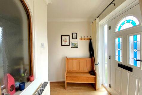 60 Links Drive - Hall2.jpg