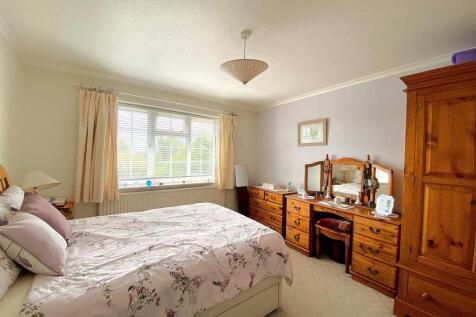 60 Links Drive - Bed3.jpg
