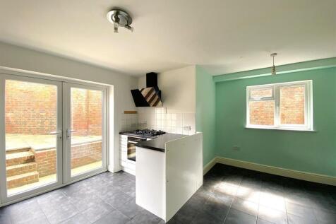 2 Edinburgh Rd - Kitchen3.jpg