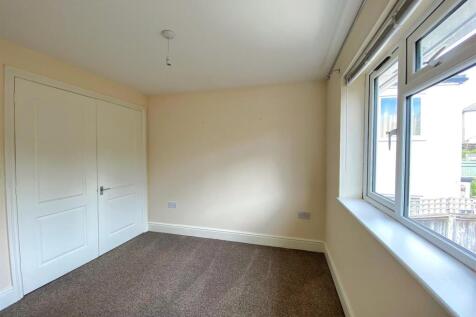 2 Edinburgh Rd - Bed2.jpg