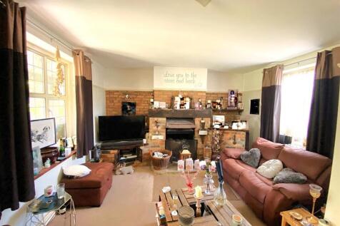 23 Barnhorn Road - Lounge1.jpg