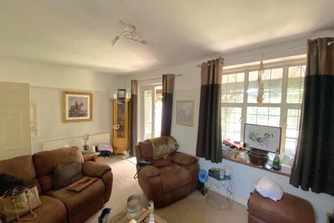 23 Barnhorn rd - Lounge2.jpg
