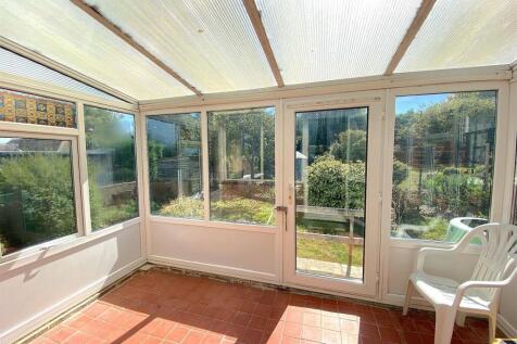 6 Royston Gardens - Conservatory.jpg
