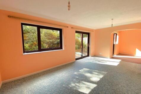 15 Portfield Close - Lounge2.jpg