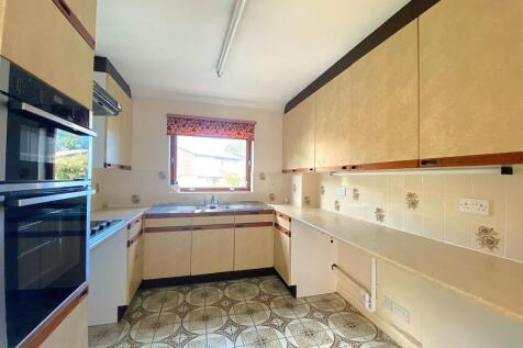 15 Portfield Close - Kitchen1.jpg