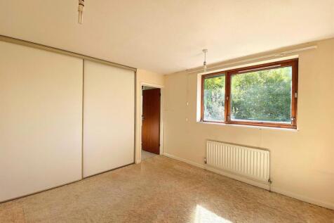 15 Portfield Close - Bed1.jpg