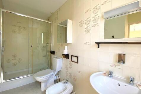 15 Portfield Close - En Suite.jpg