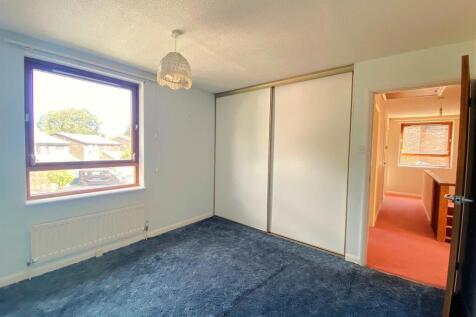 15 Portfield Close - Bed2.jpg