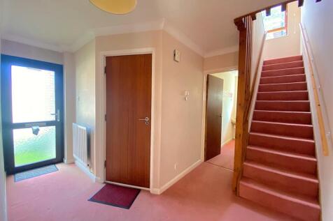 15 Portfield Close - Hall.jpg