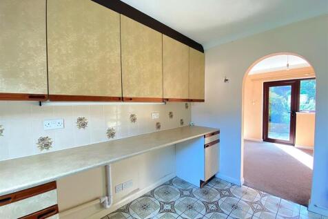 15 Portfield Close - Kitchen2.jpg