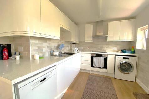 1 Bedford Ave - Kitchen1.jpg