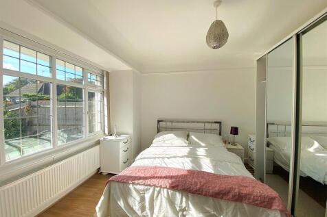 1 Bedford Ave - Bed1.jpg