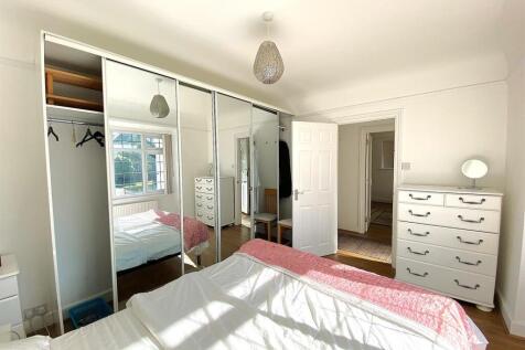 1 Bedford Ave - Bed2.jpg