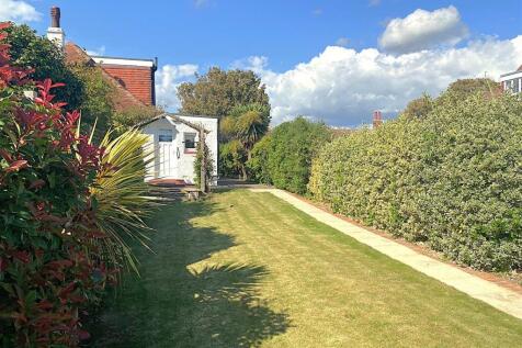 1 Bedford Ave - Garden2.jpg