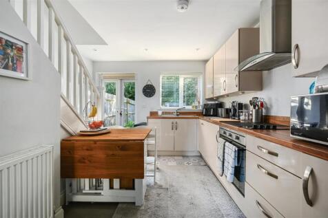 5 CLARENCE GARDENS - TN402FJ - PHOTOS (15).jpg