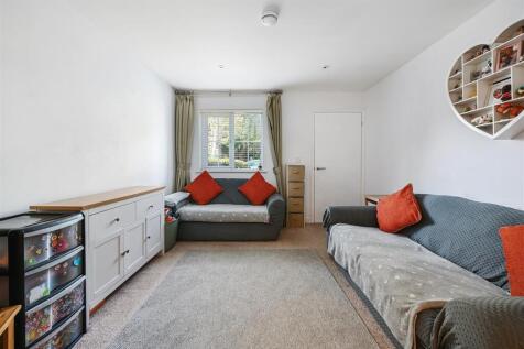 5 CLARENCE GARDENS - TN402FJ - PHOTOS (13).jpg