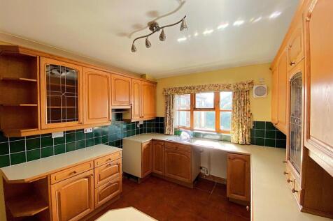 1 Grazebrook Close - Kitchen2.jpg