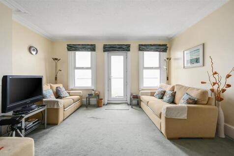 FLAT 4 SANDRINGHAM COURT (2).jpg