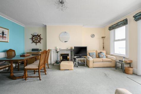 FLAT 4 SANDRINGHAM COURT (4).jpg