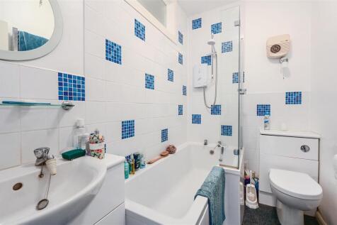 FLAT 4 SANDRINGHAM COURT (5).jpg