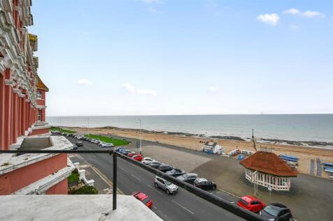 FLAT 4 SANDRINGHAM COURT (9).jpg