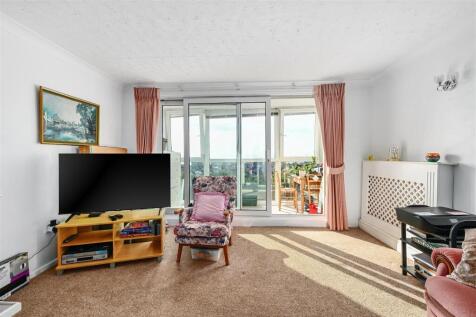 18 St Peter¿s court tn40 (15).jpg