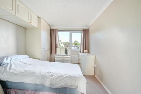 18 St Peter¿s court tn40 (5).jpg