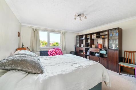 18 St Peter¿s court tn40 (6).jpg