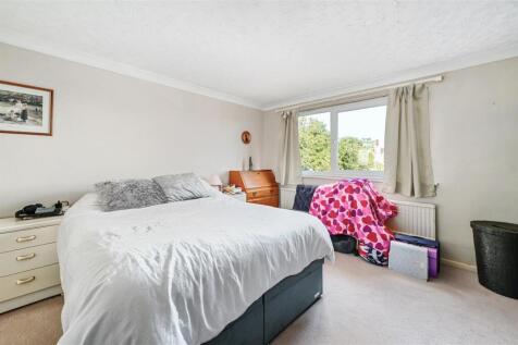 18 St Peter¿s court tn40 (7).jpg