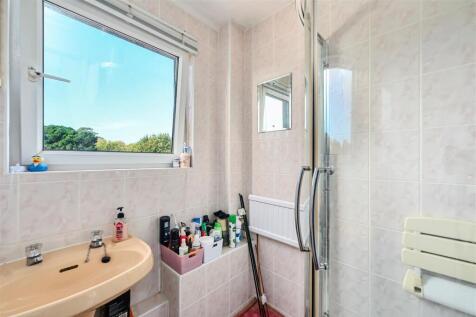 18 St Peter¿s court tn40 (10).jpg