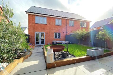 8 Daisy Way - Garden2.jpg