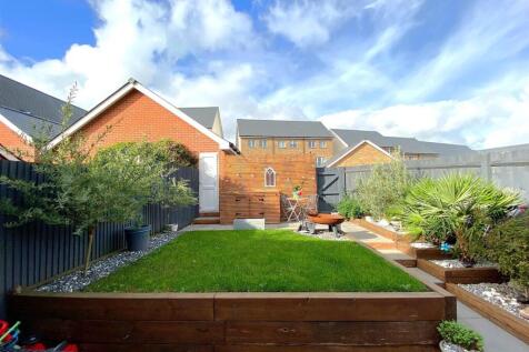 8 Daisy Way - Garden3.jpg