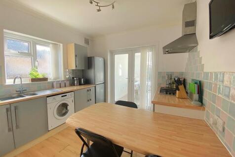 13 Grangecourt Drive - Kitchen1.jpg