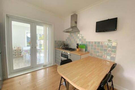 13 Grangecourt drive - Kitchen3.jpg
