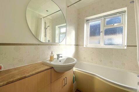 13 Grangecourt drive - Bathroom.jpg