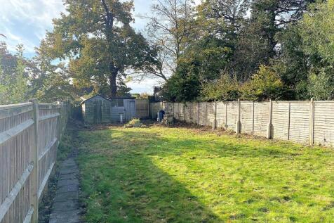 13 Grangecourt Drive - Garden.jpg