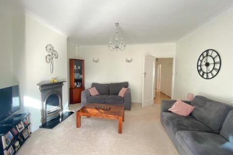 13 Grangecourt drive - Lounge3.jpg