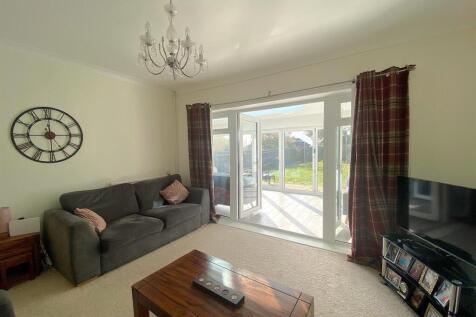 13 Grangecourt Drive - Lounge2.jpg