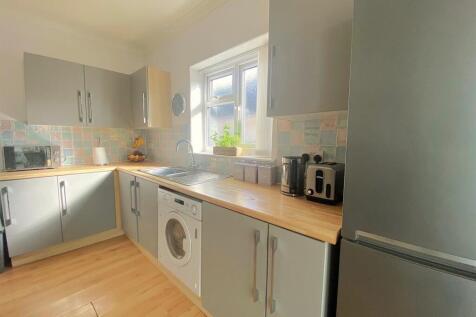 13 Grangecourt drive - Kitchen2.jpg