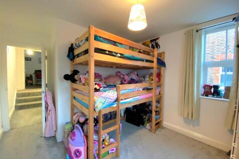 1 St Margarets Ct - Bed2.jpg