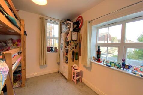 1 St Margarets Ct - Bed1.jpg