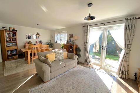 56C Haslam Crescent - Lounge2.jpg