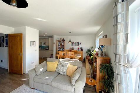 56C Haslam Crescent - Lounge3.jpg