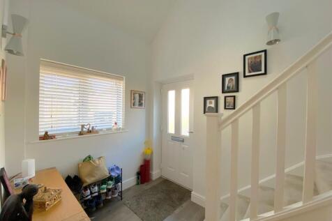 56C Haslam Crescent - Hall2.jpg