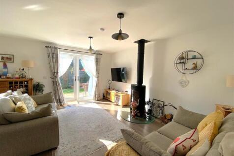 56C Haslam Crescent - Lounge1.jpg