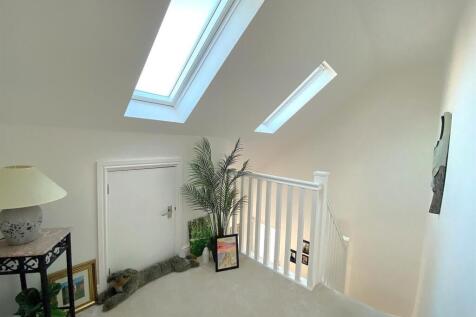 56C Haslam Crescent - Landing.jpg