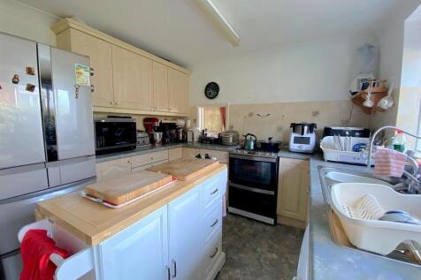 59 Links Drive - Kitchen1.jpg