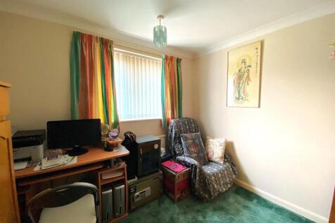 59 Links Drive - Bed3.jpg